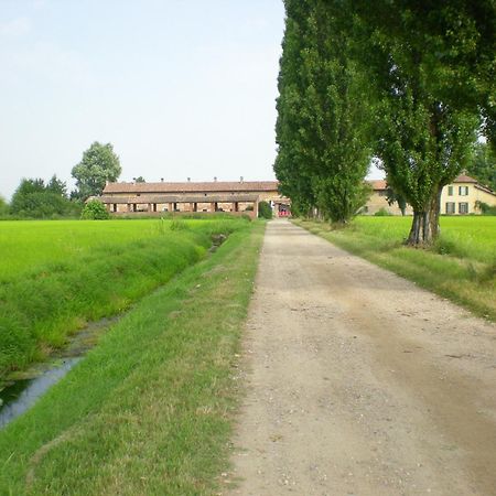 Agriturismo Cascina Mora Guest House Pavia Exterior photo