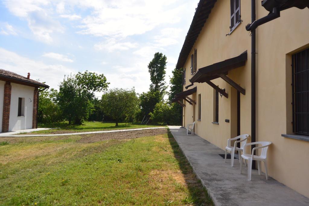 Agriturismo Cascina Mora Guest House Pavia Exterior photo