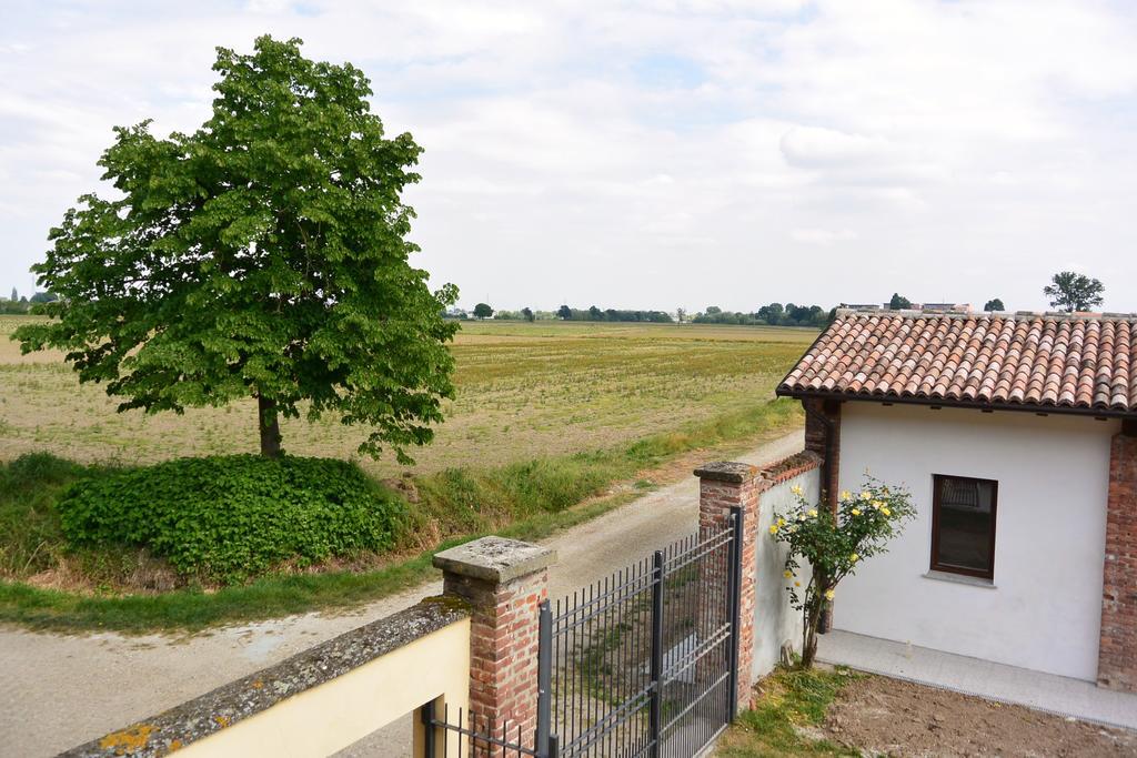 Agriturismo Cascina Mora Guest House Pavia Exterior photo